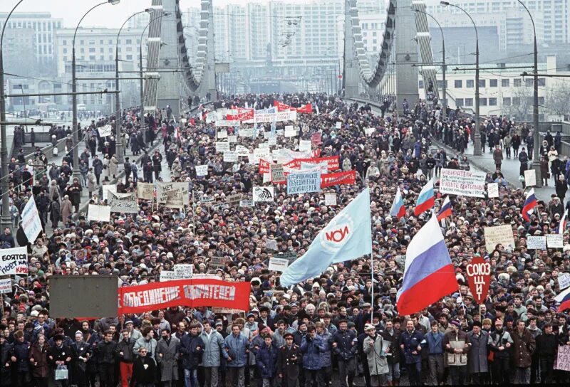 Митинг Москва 1991 Манежная. Демократическая манифестация в Москве 1990. Манежная площадь 1990. Демократический митинг. Митинги 1990