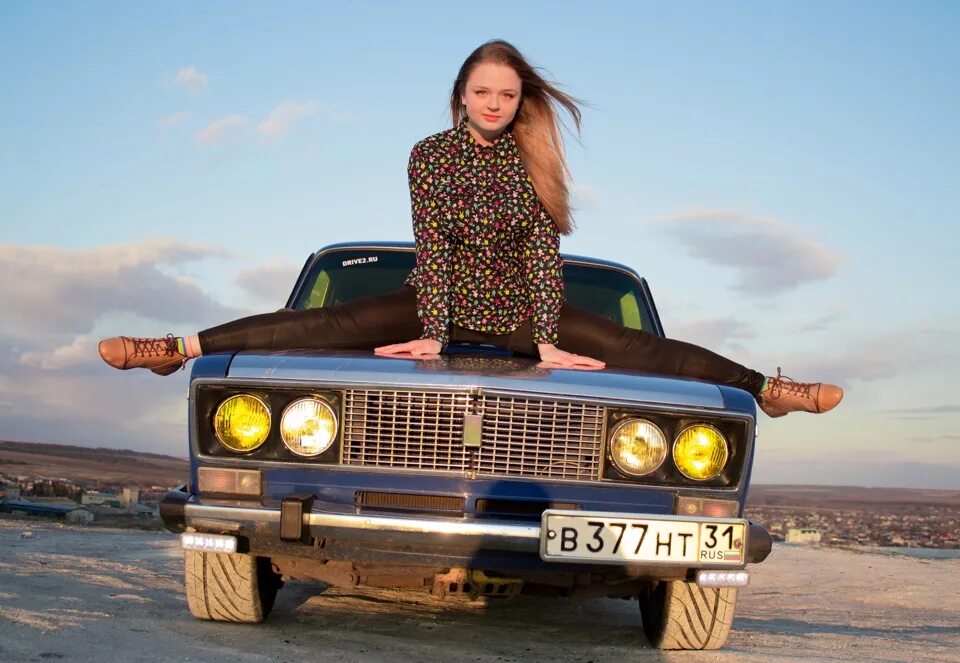 Ваз 2103 анастасия. Ваз 2105 калифорнийский мак. Девушки и жигули. Девушки и автомобили ваз. Ваз 2101 жигули и девушка.