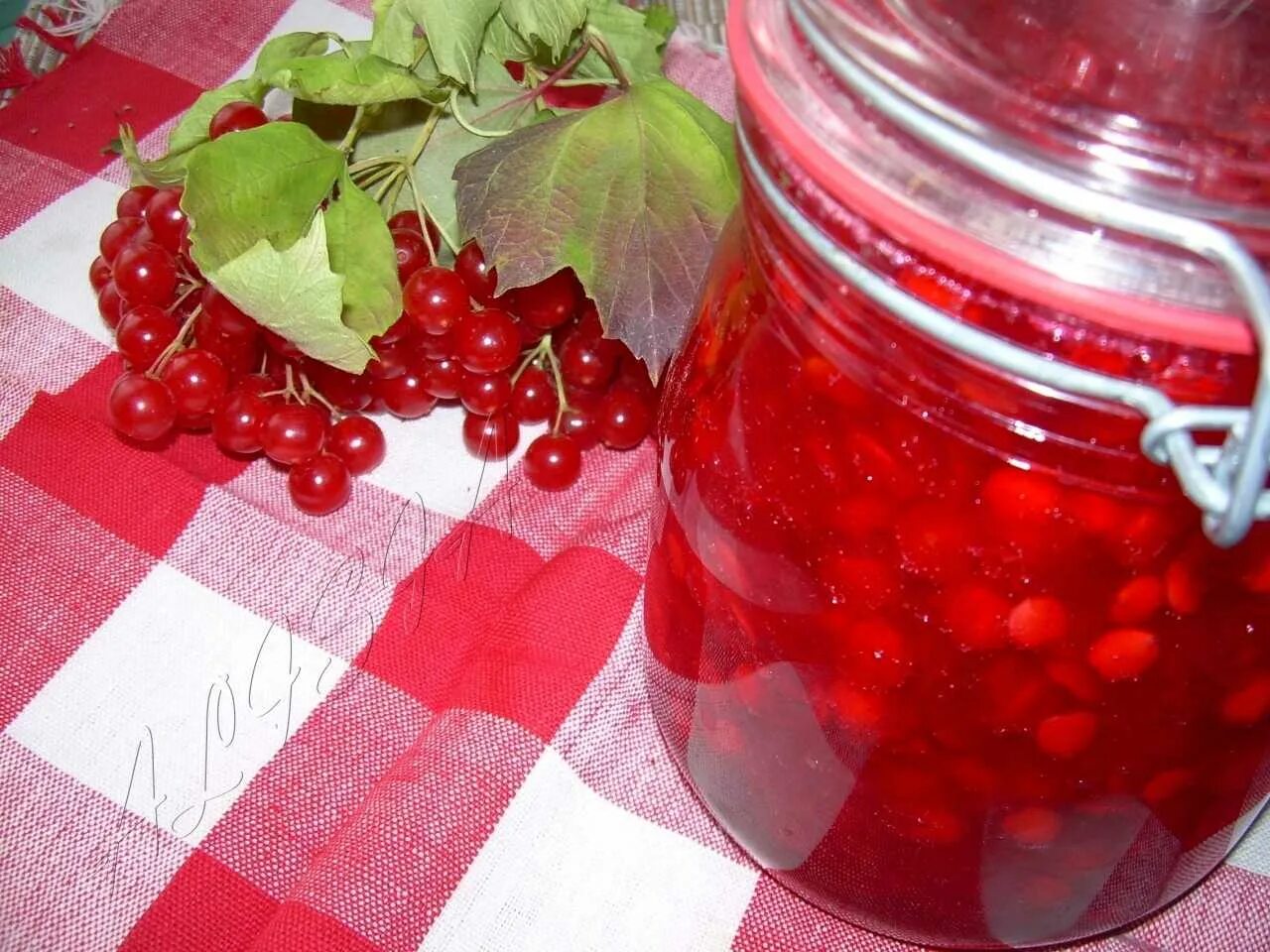 Калина с медом. Рецепты калины на зиму. Варенье из рябины. Калина с сахаром на зиму. Брусника компот.