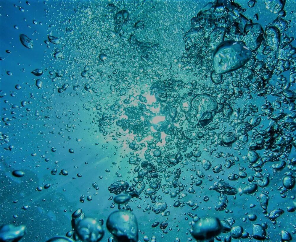 Пузырьки под водой. Вода фон. Вода фото картинки. Пузыри в воде.