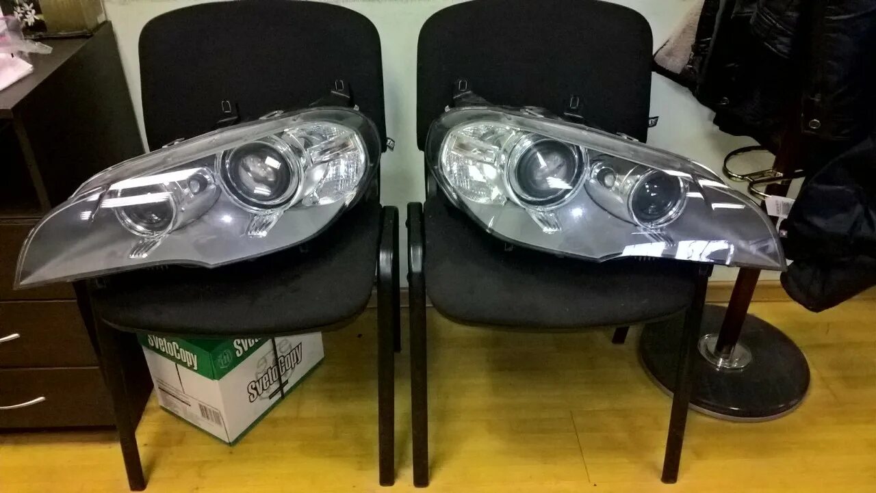 Линзы бмв х5 е70. Фара bmw x5 e70. Ангельские глазки bmw x5 e70. Фары бмв х5 е70 рестайлинг. Фара х5 е70 bmw x5.