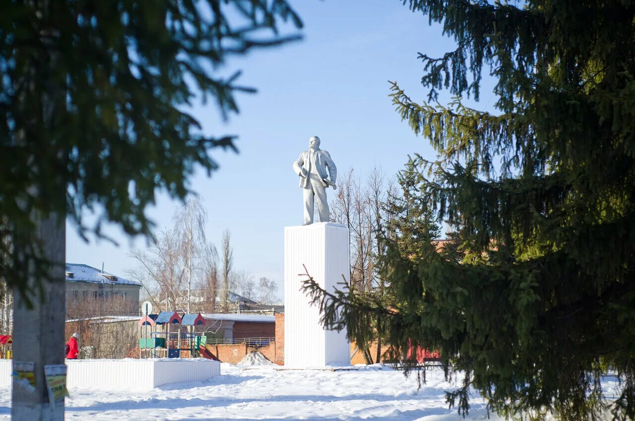 Пос первомайский тамбовской области. Пгт Первомайский Тамбовская область. Поселок Первомайский Тамбовская область район. Поселок Первомайский Тамбов. Памятник Ленину в Тамбовской области Первомайск.