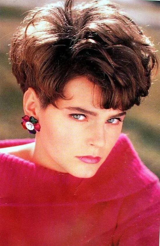 короткие стрижки 1980. короткие женские стрижки 90-х годов. стрижка гаврош в 80. стрижка гаврош 90-е. короткие прически 90х.