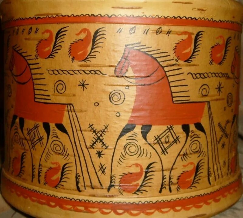 щепа мезенская роспись. туесок с мезенской росписью. туесок берестяной мезенская роспись. щепа роспись по лубу и дереву тиснение и резьба по бересте. щепа роспись по лубу мезенская роспись.