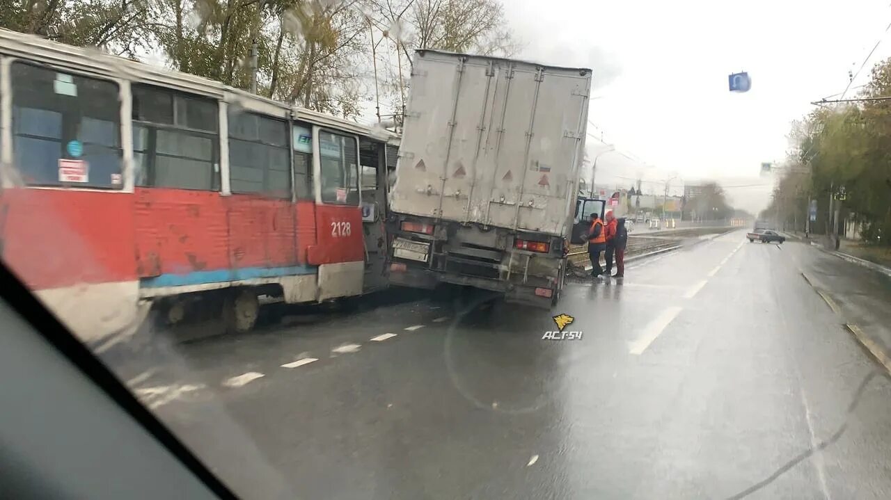 Аст 54 в новосибирске. Аст 54 в новосибирске. Атс 54 в новосибирске происшествия. Пробки новосибирск бердское шоссе. Аст 54 в новосибирске.