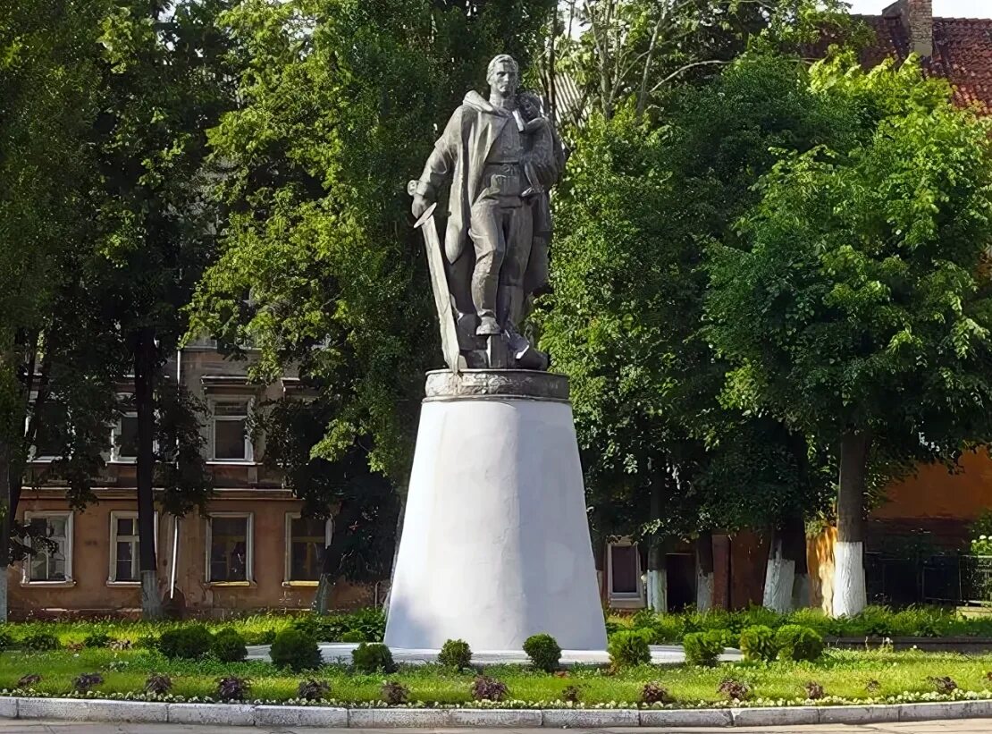 Невского советск. Памятник воину-освободителю (Советск). Памятник воину освободителю в Советске Калининградской области. Город Советск памятник воину освободителю. Памятники Советска Калининградской области.