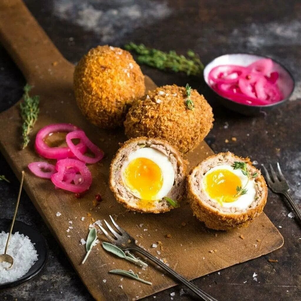 Котлеты из вареных яиц. Scotch eggs (яйца по-шотландски). необычные блюда. блюда с перепелиными яйцами. необычный завтрак из яиц.