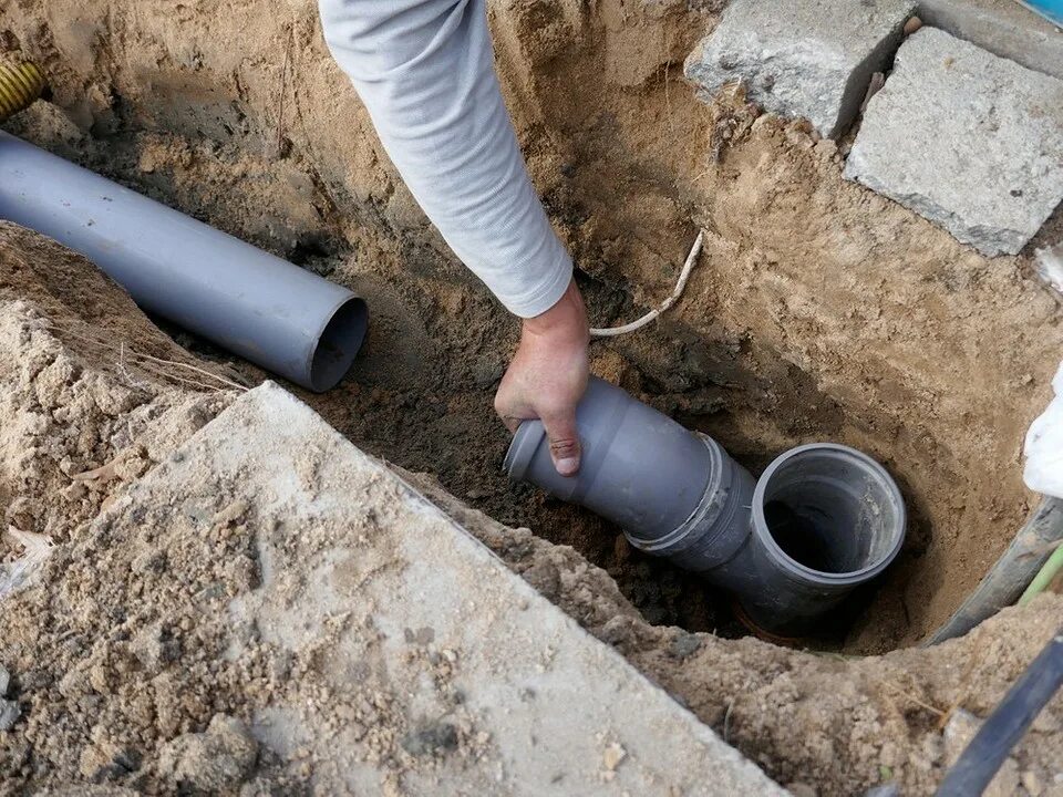 Замена труб методом разрушения. Прокладка газопровода бестраншейным методом. Канализация в частном доме. Санация трубопроводов труба в трубе. Горизонтальное бурение для прокладки водопроводных труб технология.