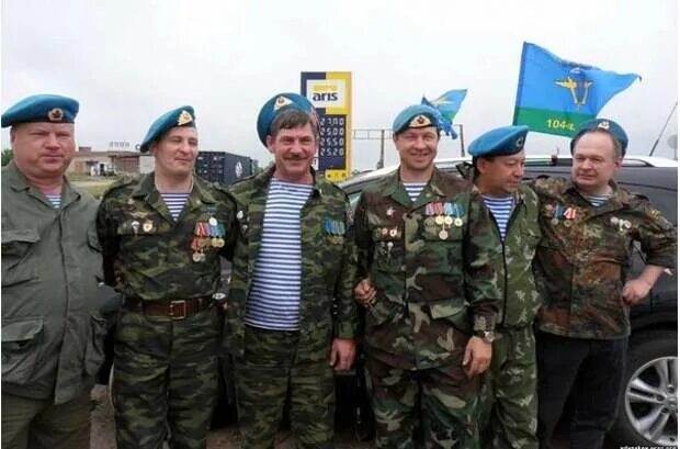 Курсант рввдку орден мужества. Десантники на параде. Берет десантника. Вдв спецназ вдв - голубые береты. Сафатов владимир анатольевич вдв.