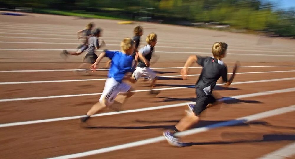 Легкая атлетика на уроке физической культуры. Легкая атлетика физра. Физическая выносливость. Физкультура в школе бег. Быстрота.