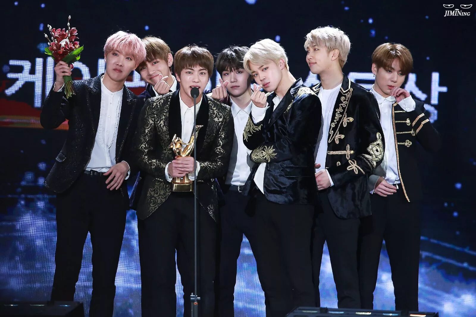 Bts. Cagmo k pop symphony bts. Студия звукозаписи бтс. Cagmo k pop symphony bts. Группа бтс красивые.