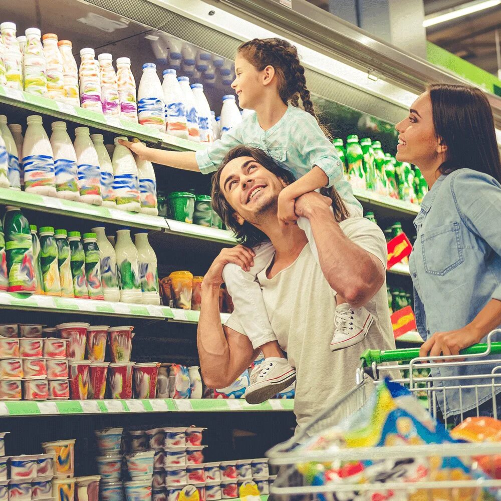 Люди в супермаркете. Люди в магазине. Люди в магазине продуктов. Покупатель в магазине. Kissa market