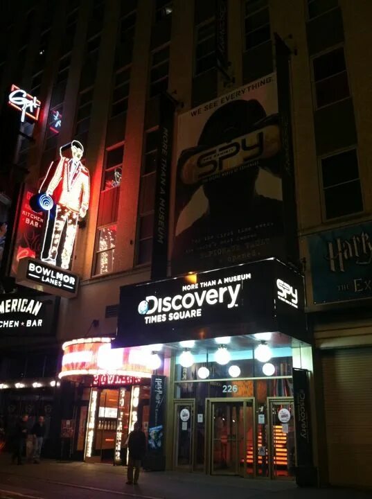 Times discovery. Subway time warp. Discovery times square. Discovery канал лого. Discovery times.
