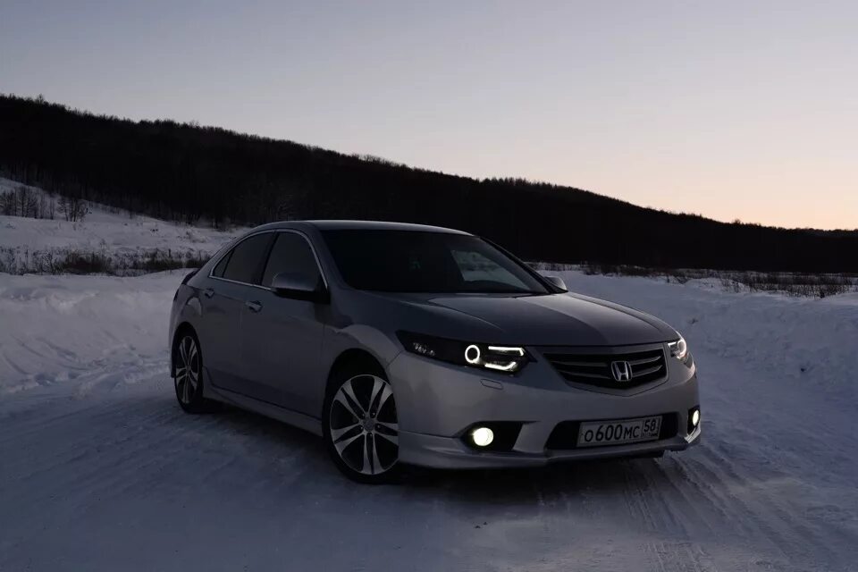 Купить аккорд новосибирск. Хонда Аккорд 8. Хонда Аккорд 2.4 8 поколения. Honda Accord 8 поколение. Honda Accord 8 зима.