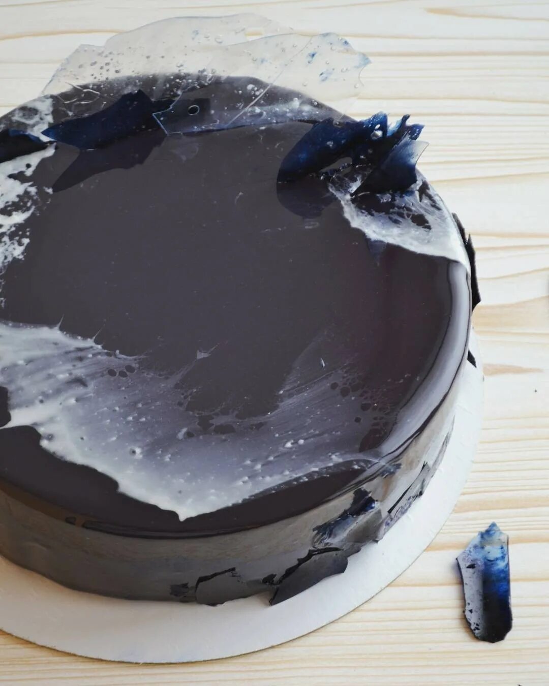 Муссовый торт с глазурью. Муссовый торт темный. Муссовый торт с черной зеркальной глазурью. Глянцевый торт.