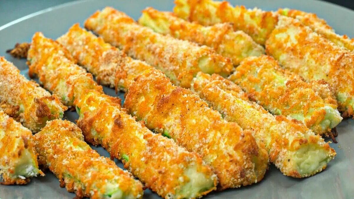 Съеденный наггетс. Жареные кабачки брусочками. Кухня наизнанку брусочки кабачков в кляре. Наггетсы из кабачков брусочками. Наггетсы из кабачка с сыром.