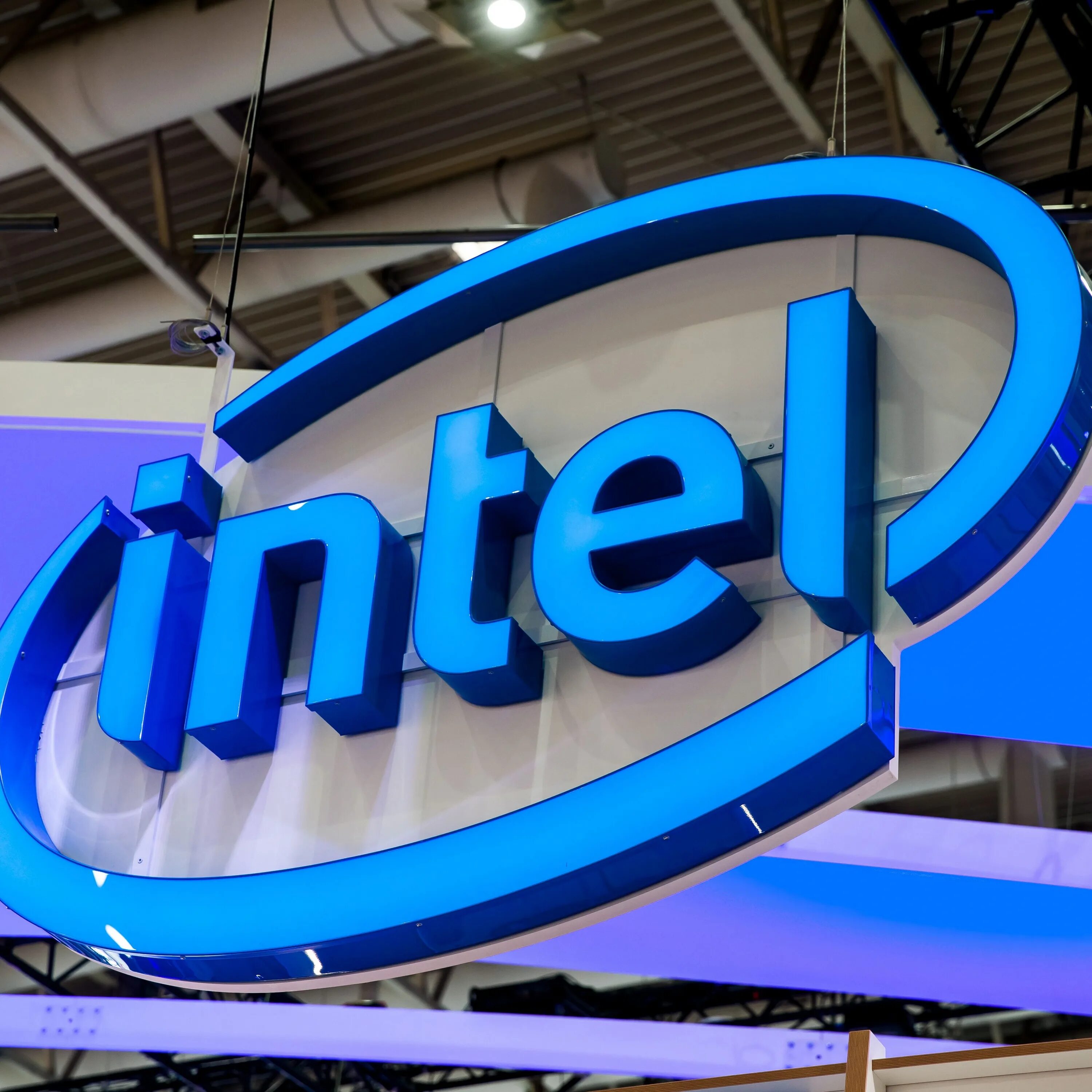 Intel оф сайт. Интел компания. Корпорация Intel. Intel американская компания. Компания Intel логотип.