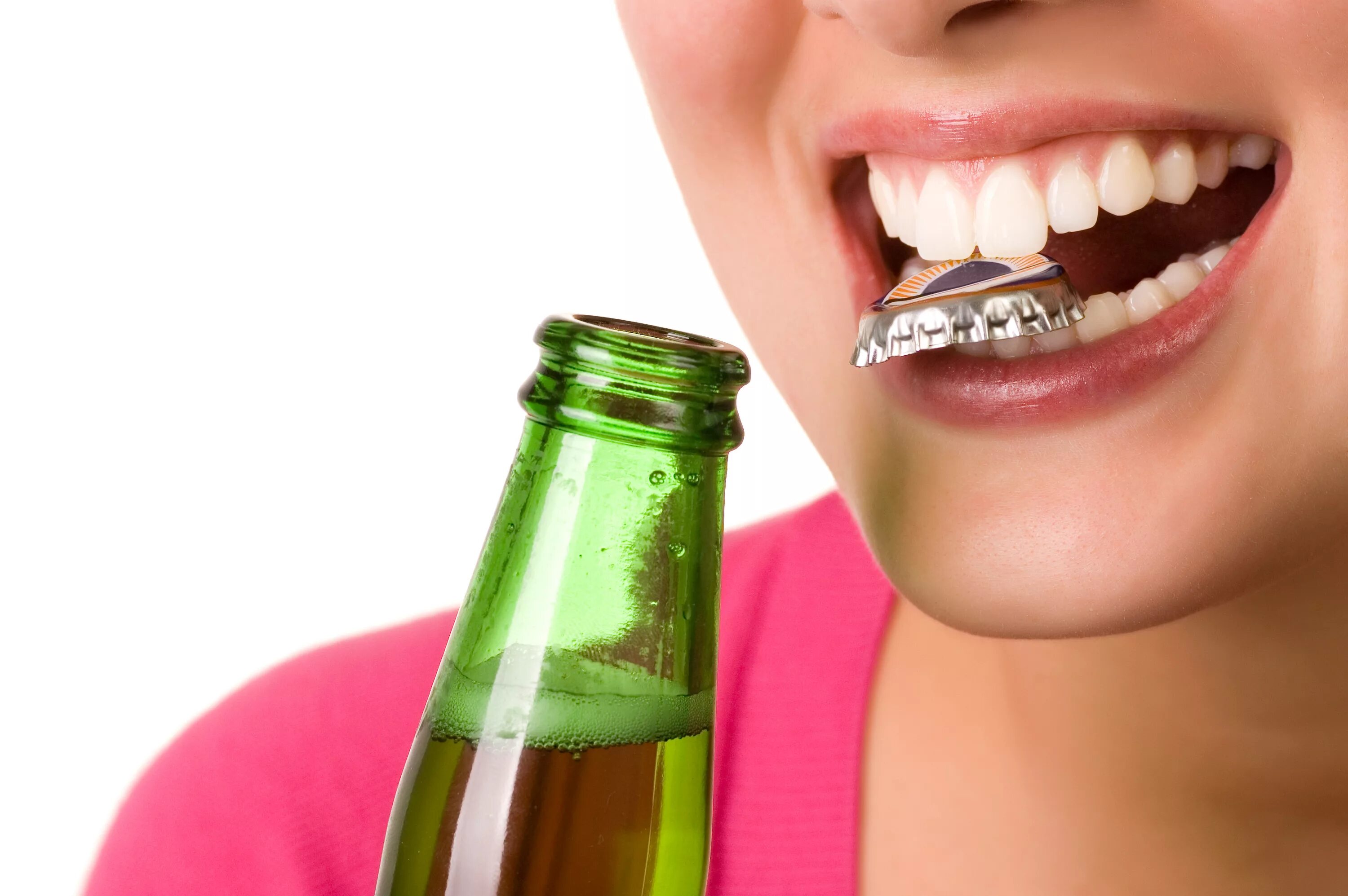 Сода во рту держать. Открывание бутылки зубами. Вредные привычки для зубов.