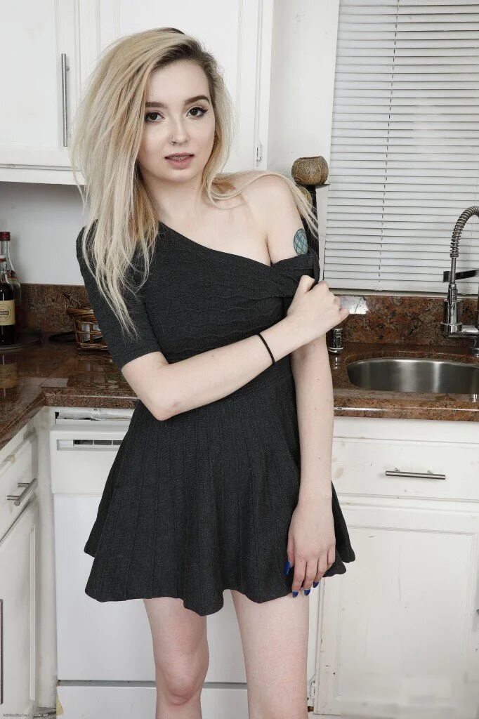 Lexi lore. Love lexi lore. лекси лори 2025. лекси лор 365.