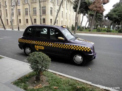Такси в Баку баклажан. Бакинское такси баклажан. Таксист Азербайджан. Такси баклажан в Азербайджане. Местный таксист