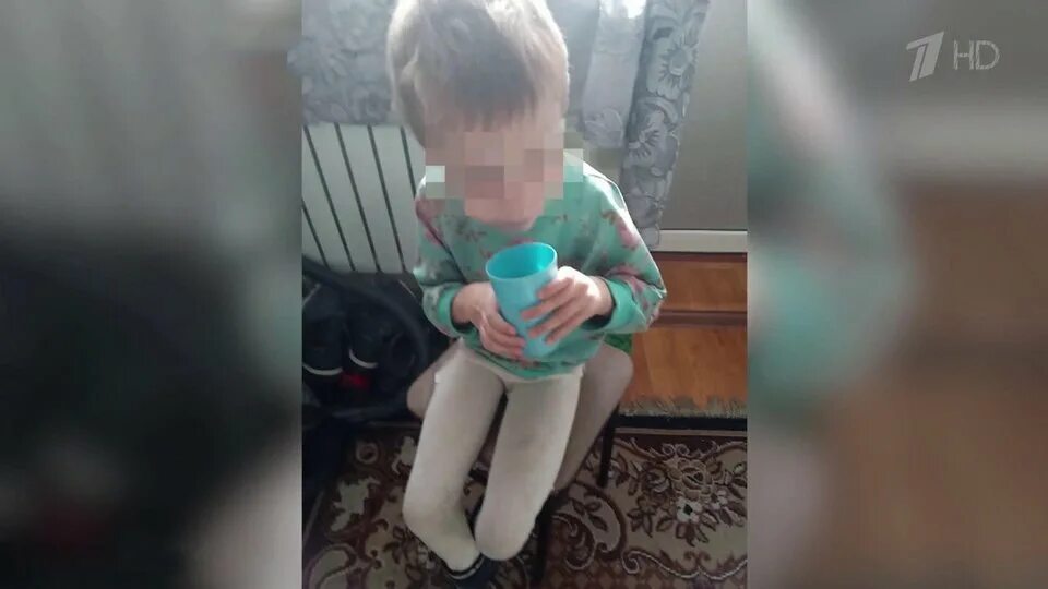 Дети над которыми издевались. Издеватильчтва над ребёнком. надругательство над детьми. родители издевались над ребенком.