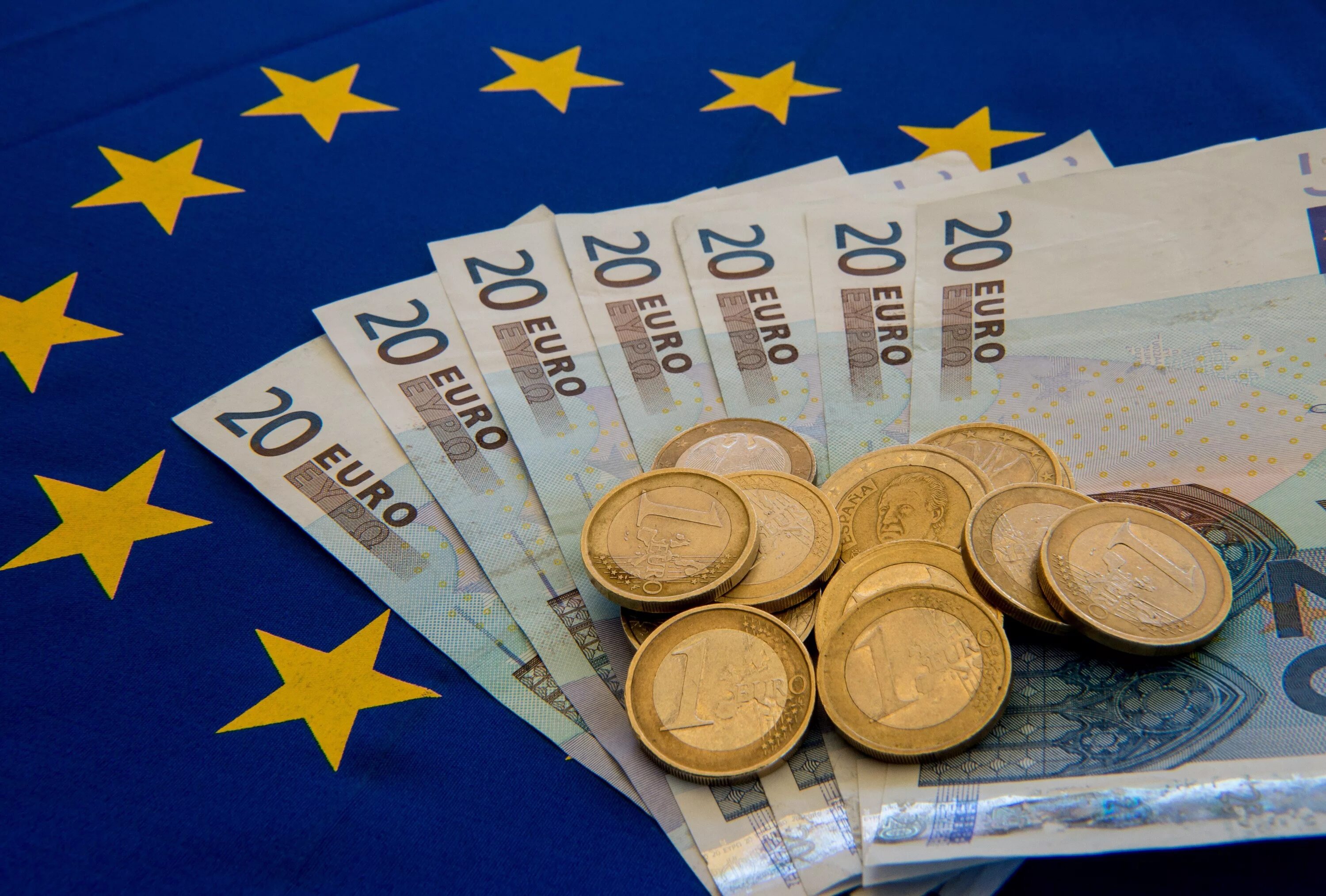 Национальная валюта евро. Деньги Евросоюза. Валютная политика ЕС. Евро. Евро валюта.