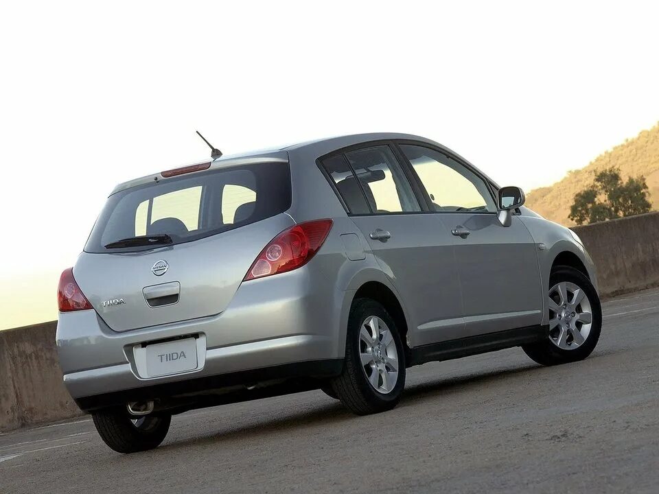 Nissan Tiida 2004. Nissan Tiida c11 хэтчбек. Nissan Tiida 2004 хэтчбек. Nissan Tiida i 2004-2012. 11 хэтчбек