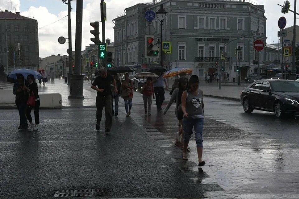 Столица дождей город. Погода в Москве фото. Погода в Москве сейчас фото. Ветер в Москве. Погода в Москве сейчас фото в реальном времени.
