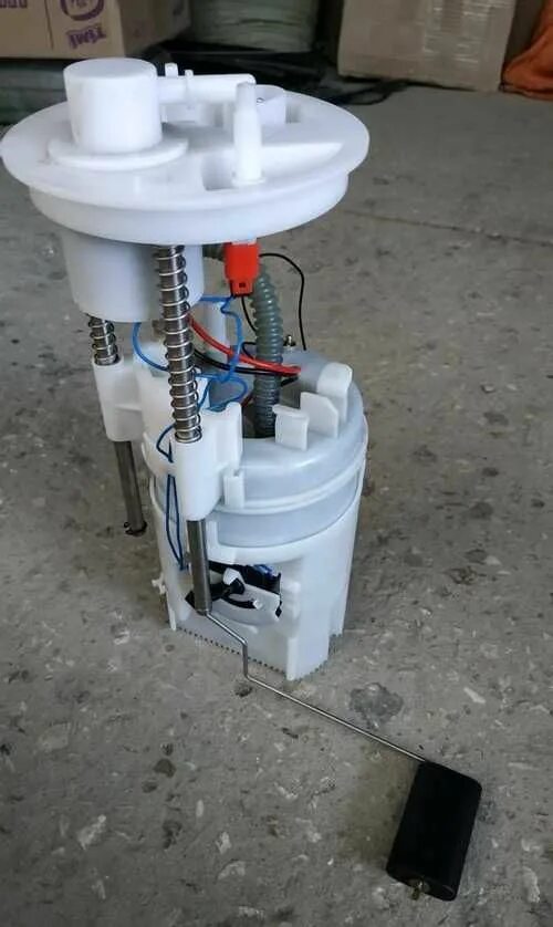 Блок бензонасоса бмв е70. Топливный насос бмв х5 е70 3. Топливный насос е70 дизель. Модуль насос бмв е70. Разъем бензонасоса bmw e60.