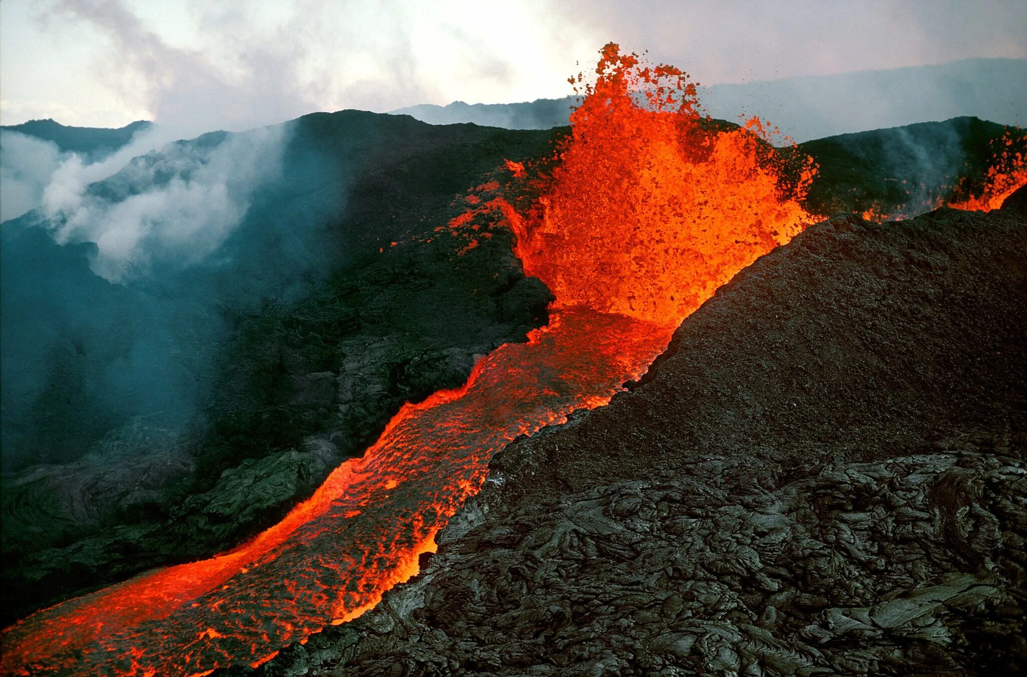 Как называется самый большой вулкан. Мауна-Лоа вулкан. Самый большой вулкан в мире Мауна Лоа. Гавайский вулкан Мауна Лоа. Извержение вулкана Мауна Лоа.