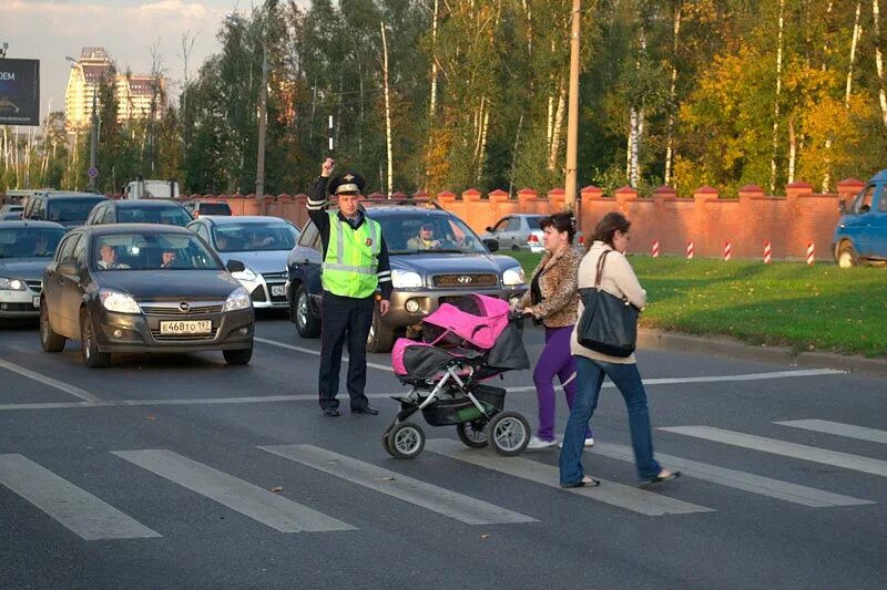 Переход пешеходного перехода с коляской