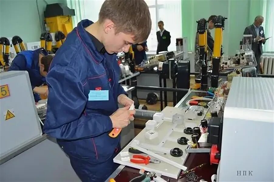 Обучение ремонту бытовых техник. Электромонтер по ремонту и обслуживанию электрооборудования. Обучение ремонту.