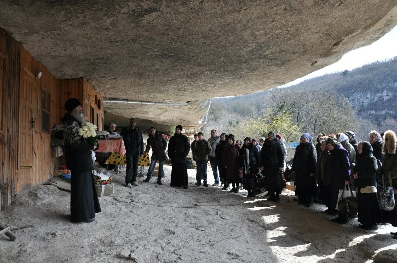 монастырь феодора стратилата бахчисарай. пещерный монастырь феодора стратилата в крыму. монастырь феодора стратилата. монастырь челтер коба. пещерный монастырь феодора стратилата.