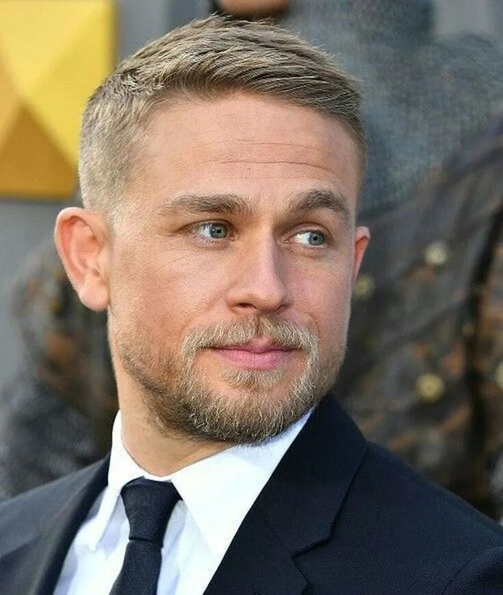 Короткие мужские стрижки с залысинами. Стрижка фейд средний короткая. Короткие мужские стрижки светлые волосы. Прически для редких волос мужские. Мэтт дэймон стрижка.