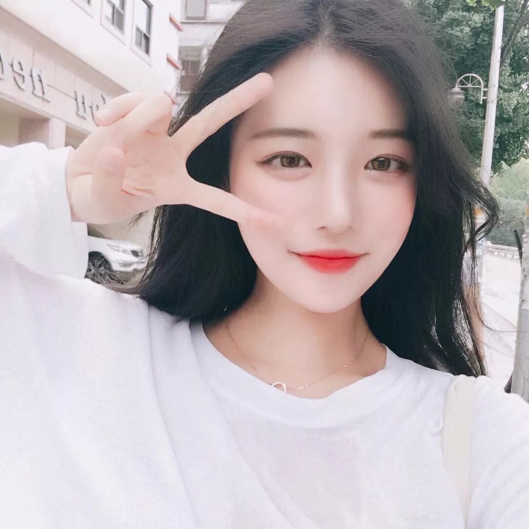 Кореянки спб. Девушки кореянки. Кореянки ольджан. Korean girl aesthetic. Девушка кореянка в кепке.