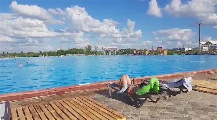 Азнакаево улица багаутдинова бассейн. Аквапарк ривьера казань. Ривьера открытый бассейн казань. Аквапарк казань открытый бассейн. Пляж ривьера казань.