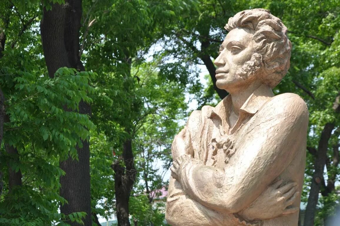 памятник пушкину у русского музея. пушкину. памятник пушкину в гурзуфе. с. александр сергеевич пушкин памятник.