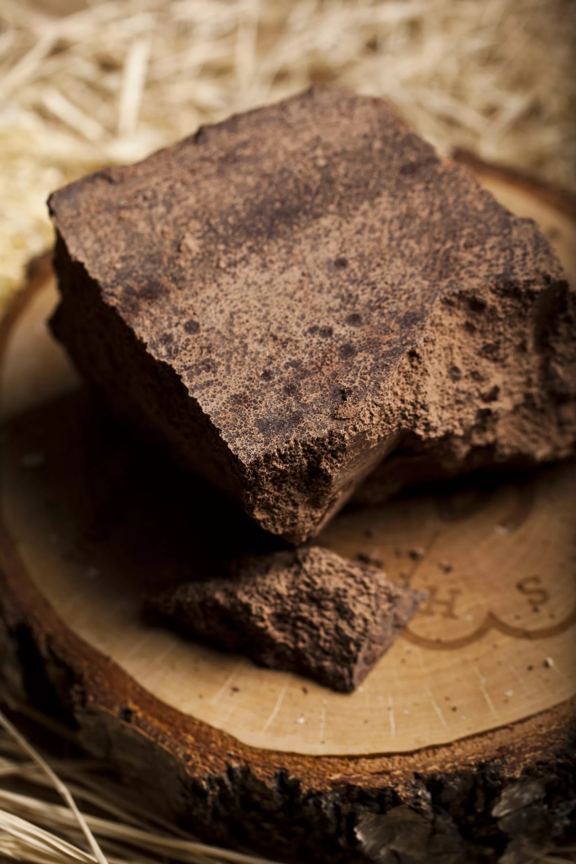 Какао масло и какао тертое рецепт шоколада. Прессованный шоколад. Фабричный шоколад весовой. Шоколад весовой натуральный. Какао прессованное.