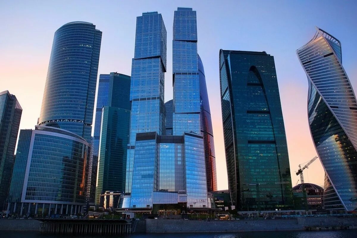 Как называются здания в городе. Здания Москоу Сити. Башни Москва Сити. Многоэтажки Москоу Сити. Москва Сити недостроенная башня.