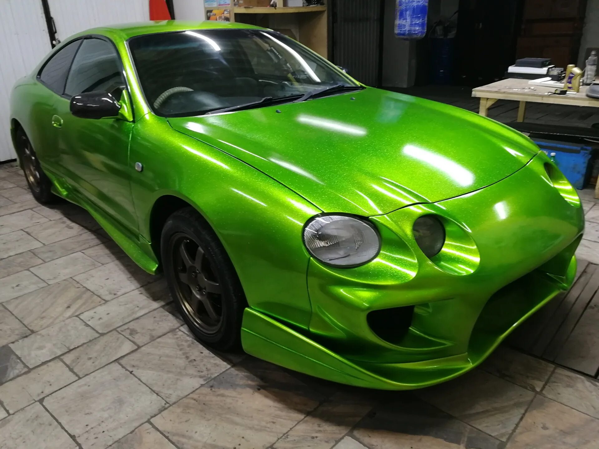 Предмет покрашен краской зеленого цвета. Зеленая Тойота Селика 2.2турбо. Toyota Celica st202 зеленая. Тойота Селика салатовая. Celica st202 хамелеон.