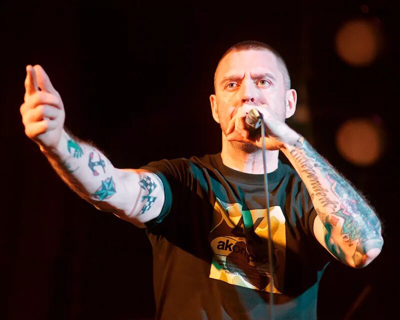 Ляпис трубецкой 200. Солист группы ляпис трубецкой. Ляпис трубецкой тело. Группа ляпис трубецкой 2000. Где сейчас ляпис трубецкой.