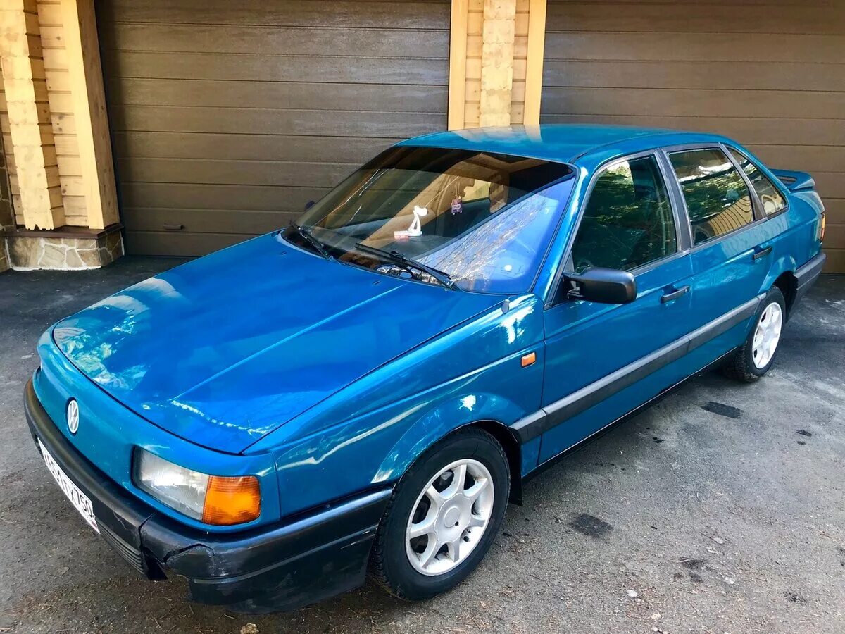 Машину фольксваген пассат б3. Volkswagen Passat b3 седан 1991. Volkswagen Passat b3 голубой. Пассат б3 седан синий. Volkswagen Passat b3 седан синий.