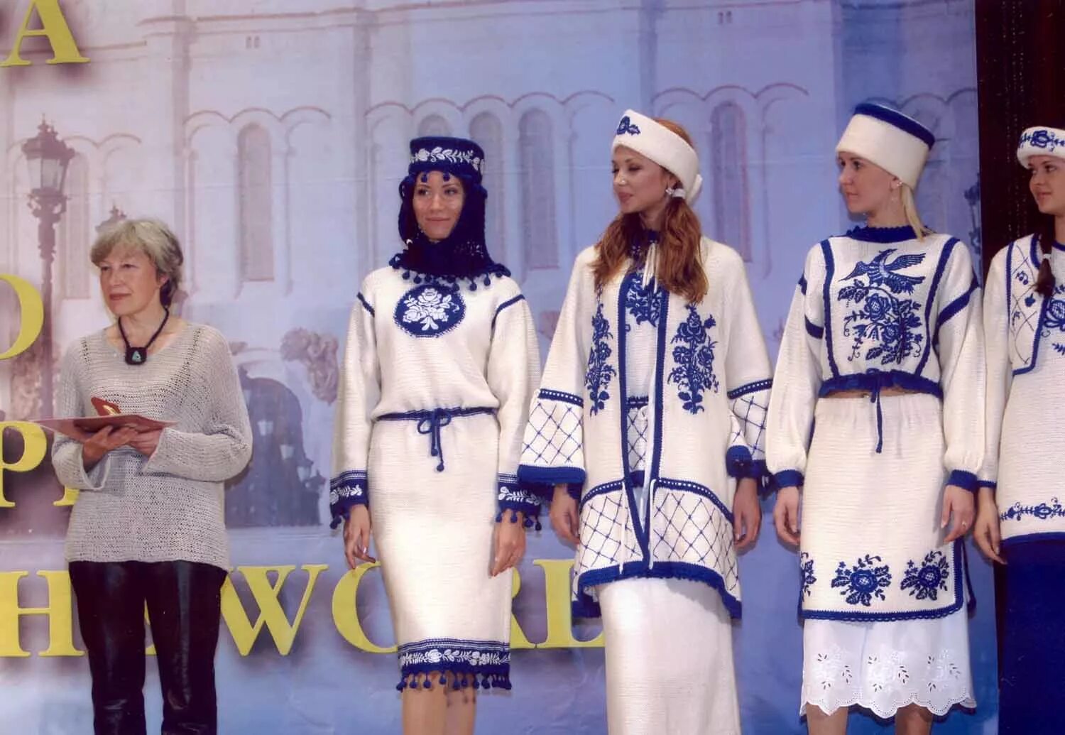 фольклорный стиль в одежде. платье в русском стиле современное. платье в славянском стиле. фольклорный стиль в одежде. славянский костюм женский.