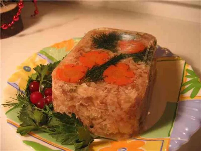 Холодец в два приема. Холодец свиной. Холодец из свиных. Студень закусочный зеленецкий. Холодец из индейки и курицы.