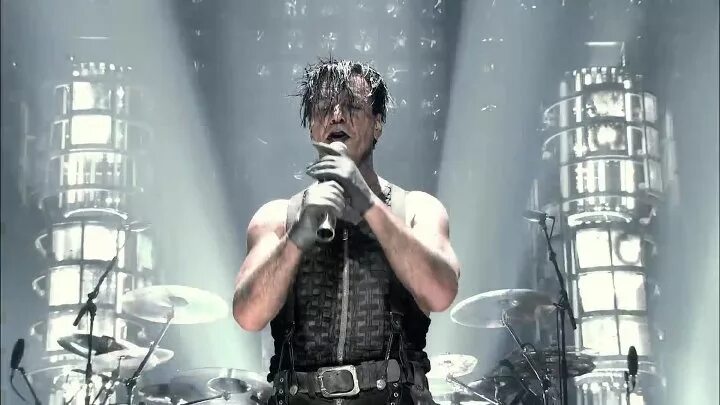 Песни духаст рамштайн. Rammstein Live 2010. Рамштайн духаст концерт. Рамштайн концерт 2010. Рамштайн du hast Live.