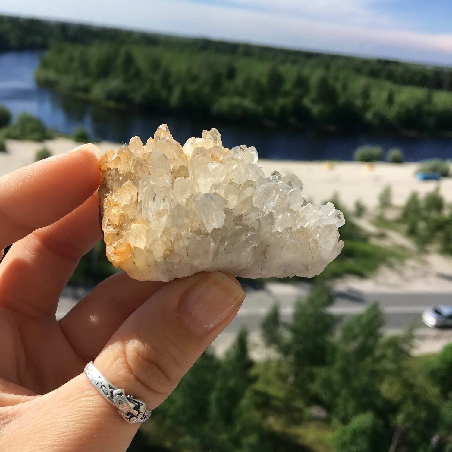 Как сделать чистый кварц. Матинское месторождение горного хрусталя. горный кварц камень. друза горного хрусталя. месторождение горный кристалл.
