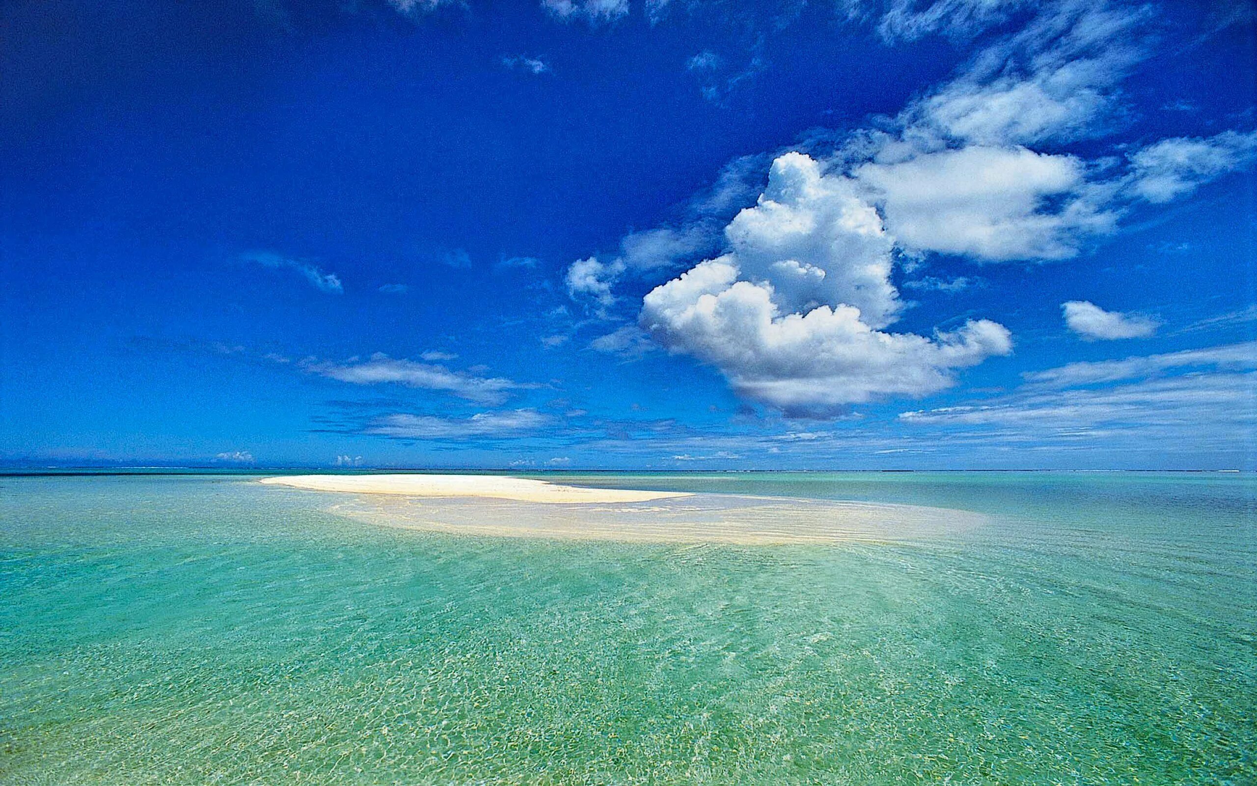 Кристальное море. Красивое море. Бирюзовое море. Голубое море. Прозрачная вода море.