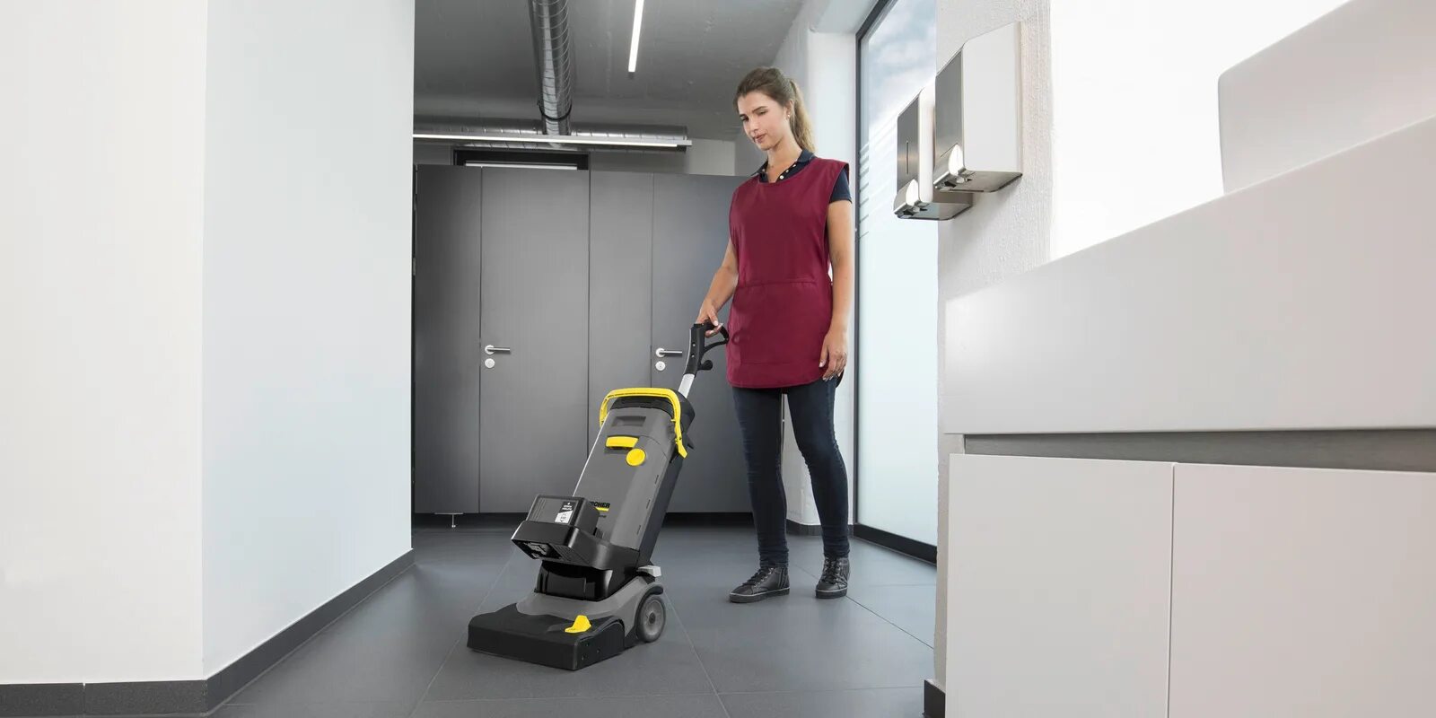 Включи станцию уборки. Karcher br 30/4 c BP Pack. Керхер br 30/4. Пылесос для уборки паркинга. Поломоечные ма для клининга.