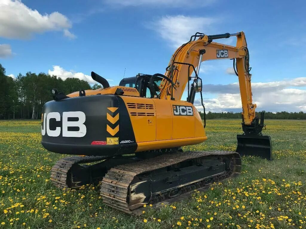 Doosan dx180lc. Коматсу 220 экскаватор. Авито экскаватор гусеничный москва. Гусеничный экскаватор umg e200c. Экскаватор hitachi zx240lc-5g.