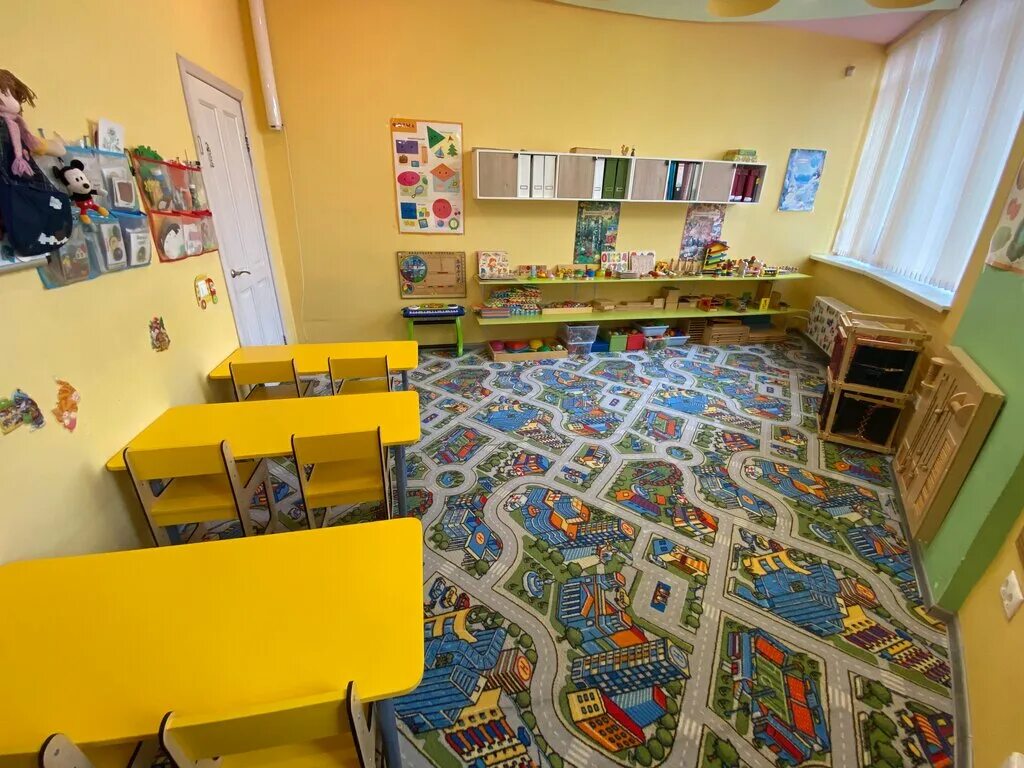 дети в саду. дети на прогулке в детском саду. занятия для малышей. детский сад троицк. сама детский сад.